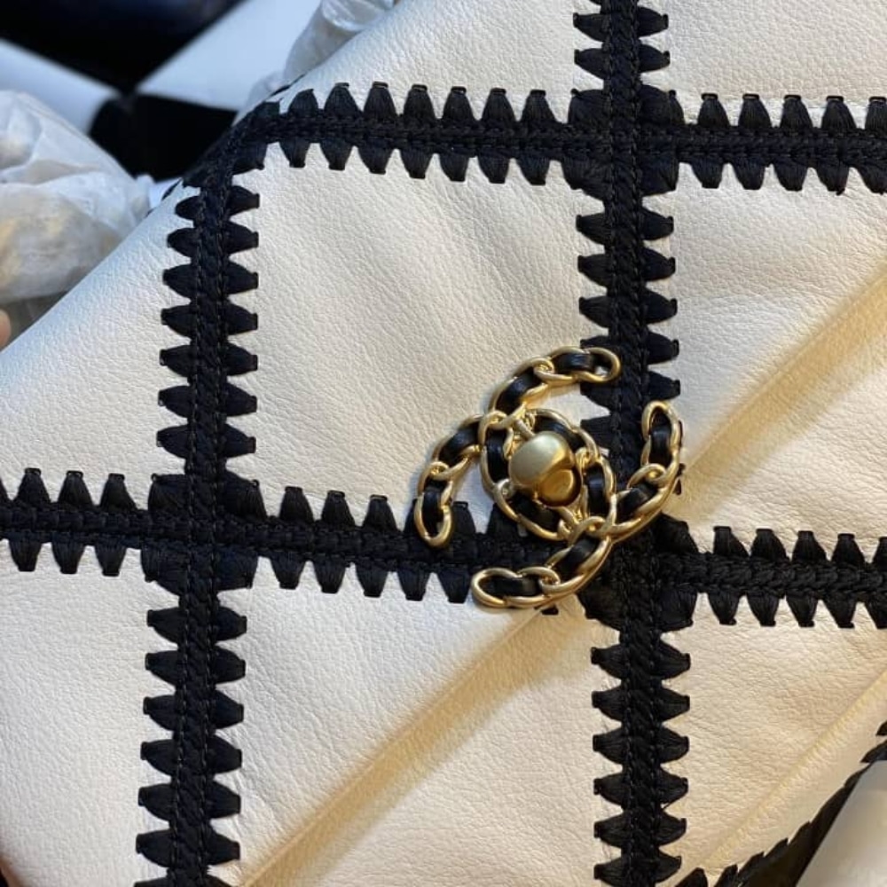 Chanel 19 Flap Bag Crochet Gold And Silver Tone White Black 24Cm AS1160 B04824 C0200 - Image 5