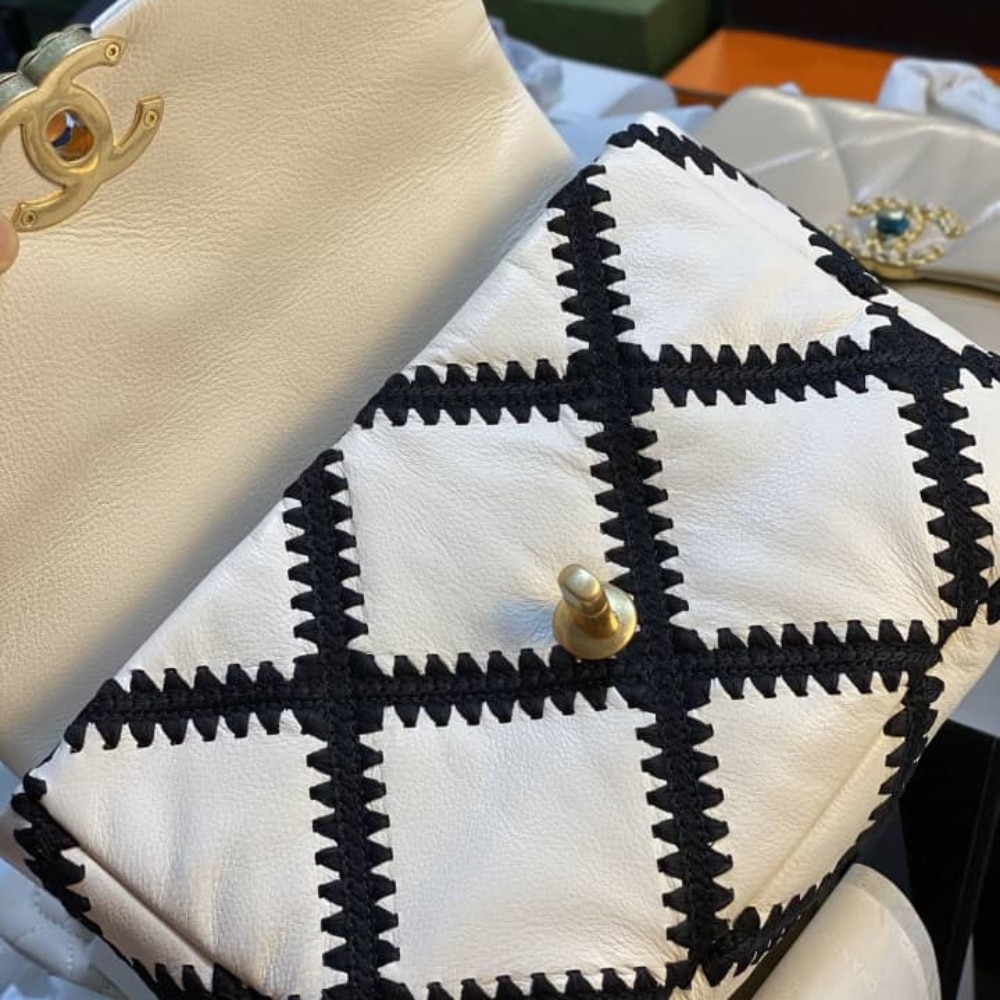 Chanel 19 Flap Bag Crochet Gold And Silver Tone White Black 24Cm AS1160 B04824 C0200 - Image 4