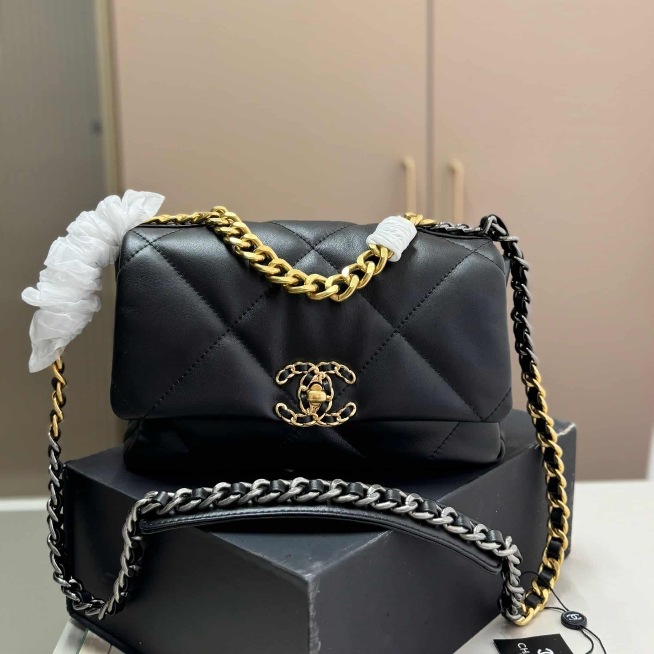 Chanel 19 Handbag Shiny Gold And Silver Tone Black 26Cm AS1160 B04852 94305 - Image 2