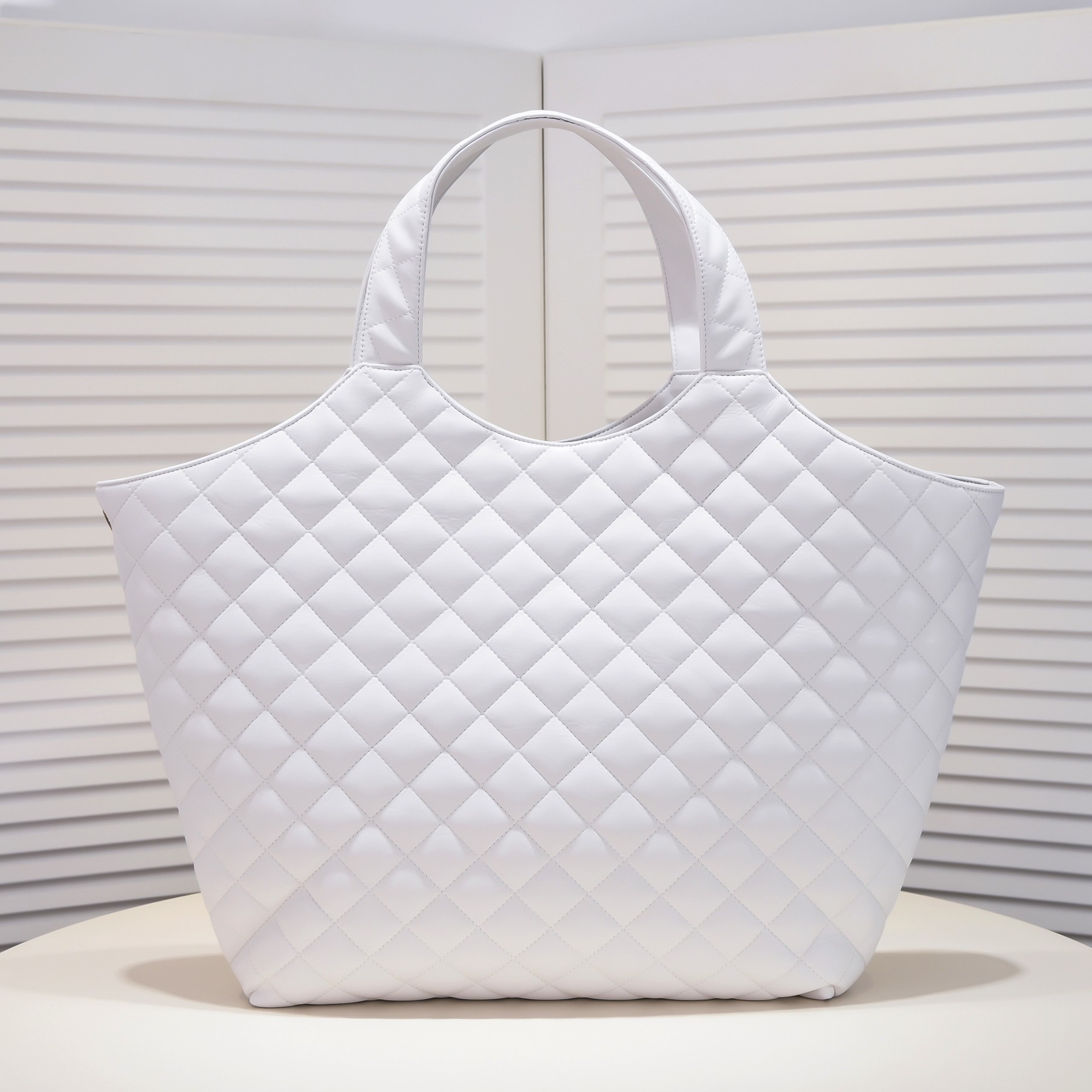 Saint Laurent Icare Maxi Shopping Bag In Quilted White 50Cm - Image 4