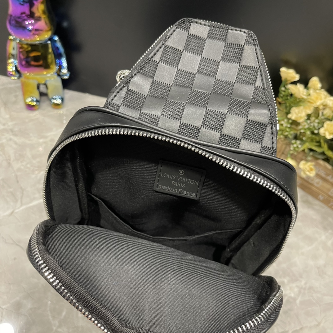 Louis Vuitton Avenue Slingbag 31Cm Black And Grey N40439 - Image 3