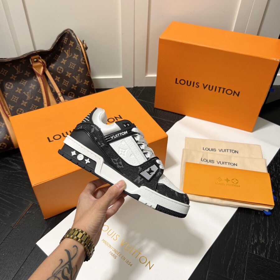 Alternative view of Louis Vuitton Trainer Sneaker Black And White 1A9Jgb