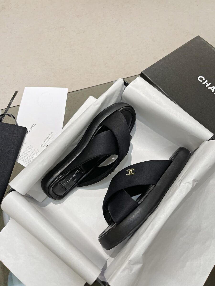 Alternative view of Chanel Cc Logo Criss Cross Slides Black
