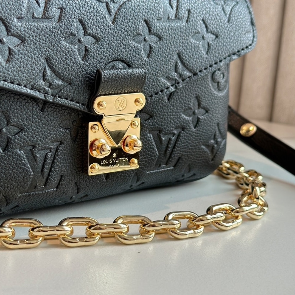 Louis Vuitton Pochette Métis East West Bag Black 21Cm M46595 - Image 3
