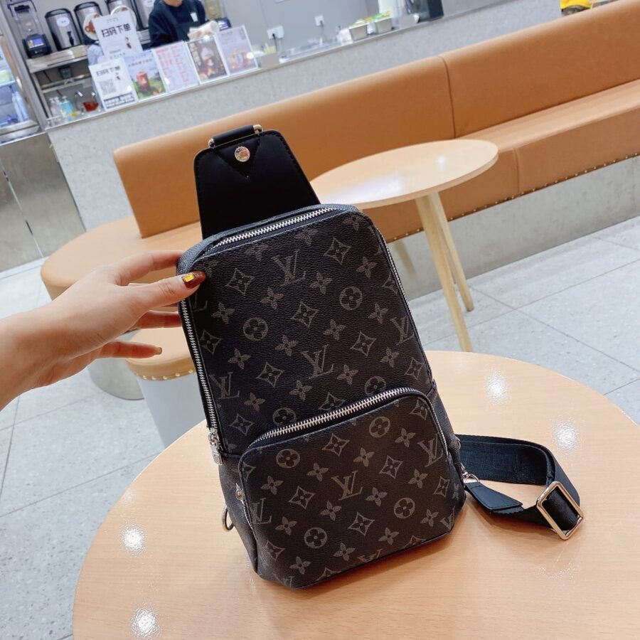 Alternative view of Louis Vuitton Louis Vuitton Avenue Slingbag Monogram Black 31Cm M45897