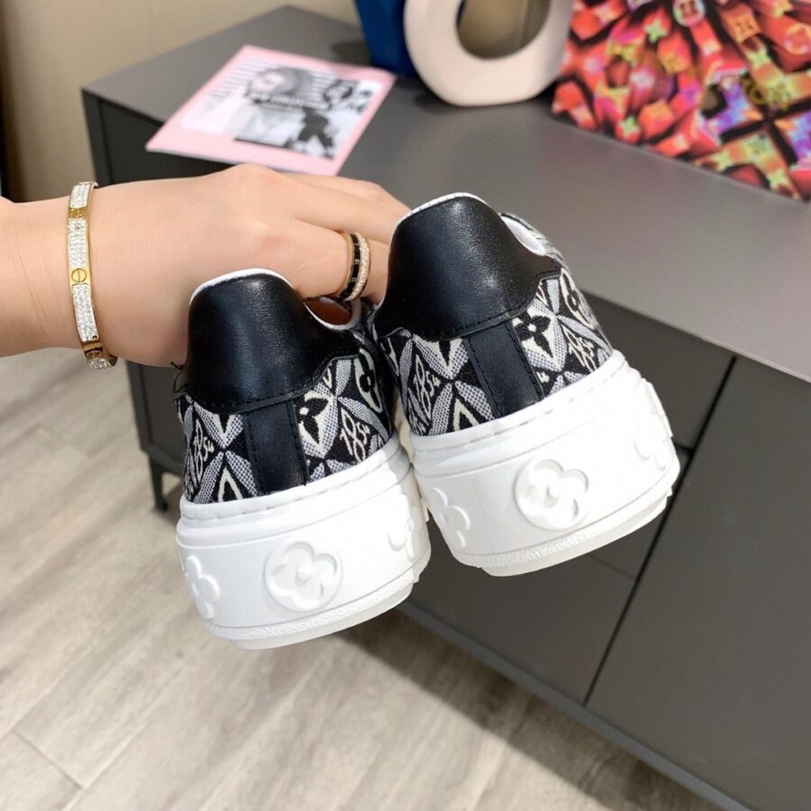 Alternative view of Louis Vuitton Time Out Trainers Grey 1A9Fni