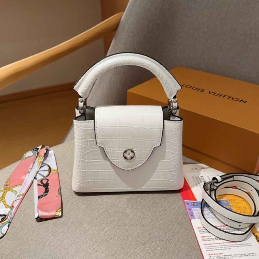 Alternative view of Louis Vuitton Capucines Mini White 21Cm N93701