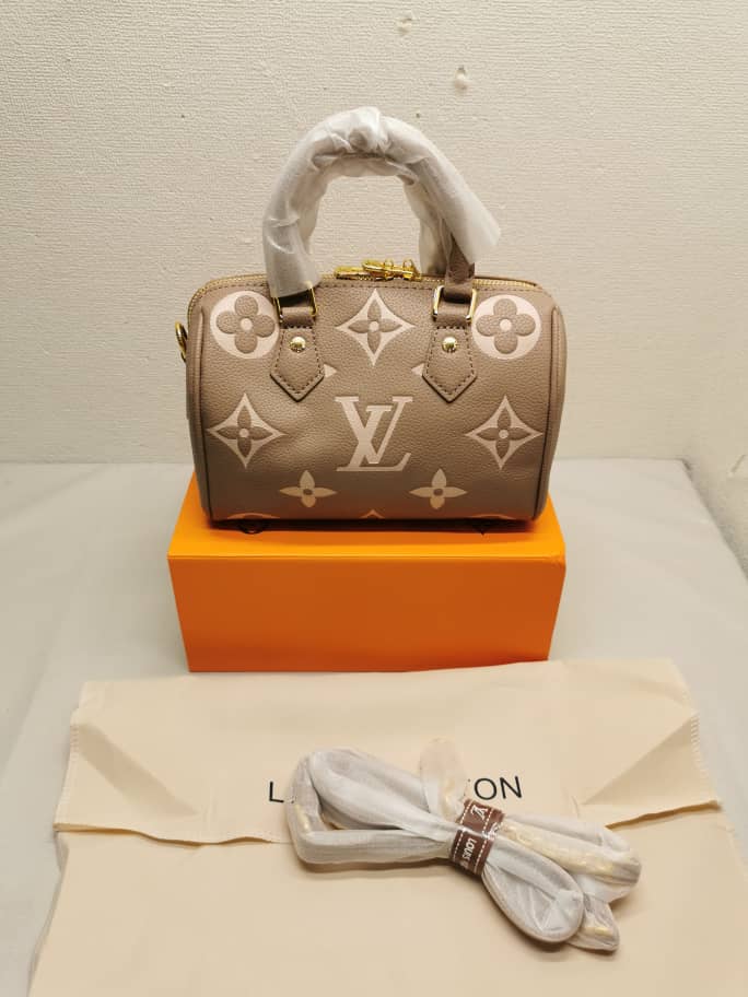 Alternative view of Louis Vuitton Speedy Bandoulière 20 Tourterelle Gray 20Cm M46575