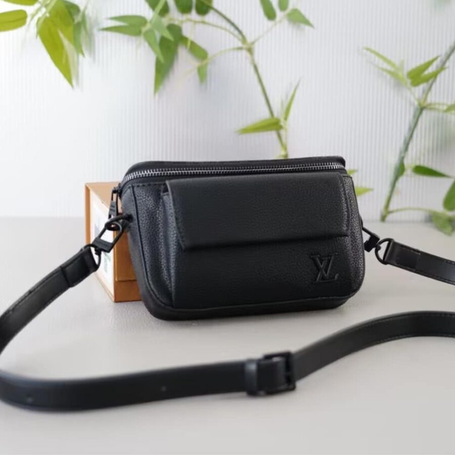Alternative view of Louis Vuitton Pilot Bag Black 29Cm