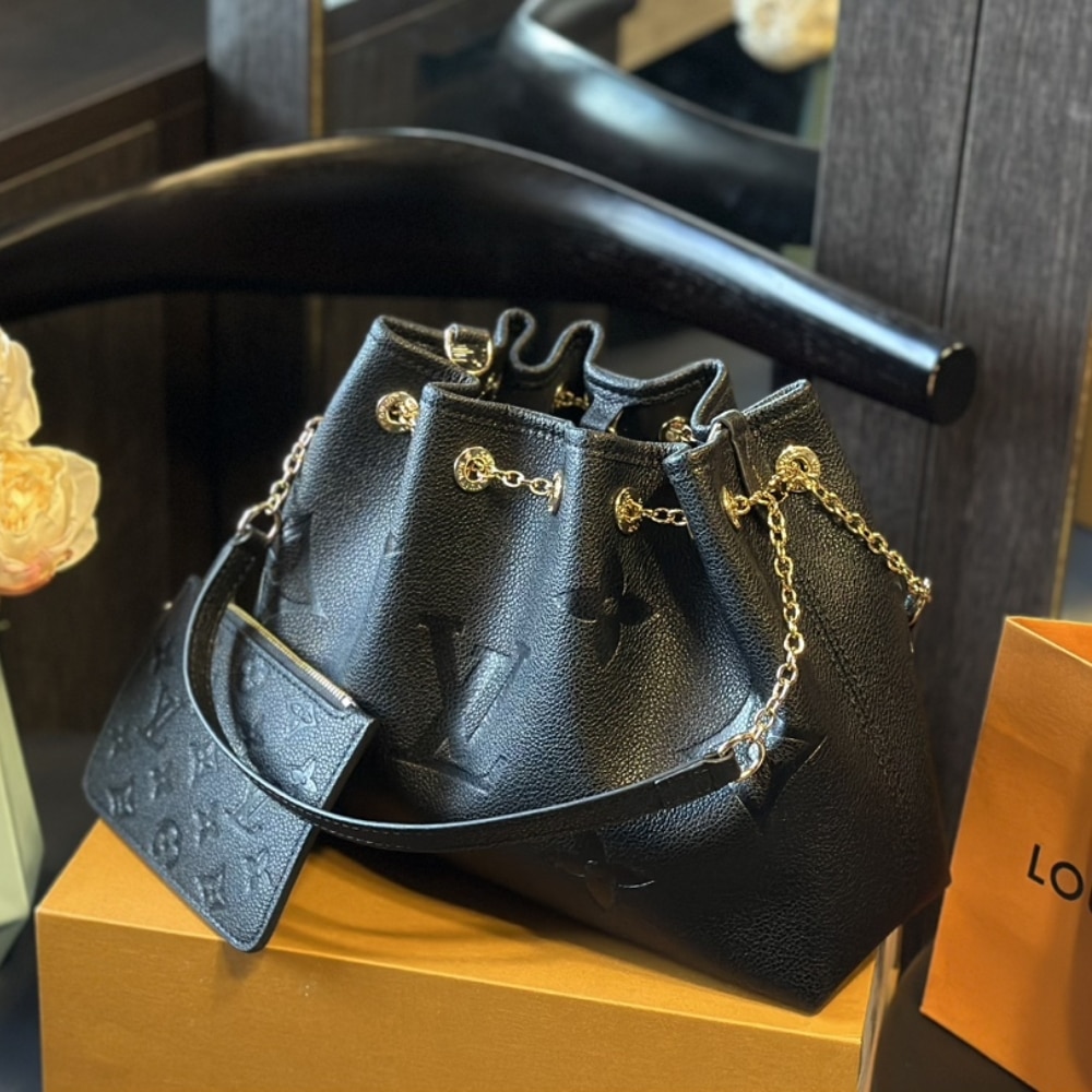 Louis Vuitton Lv Bundle Bag Black 28Cm M47209 - Image 2