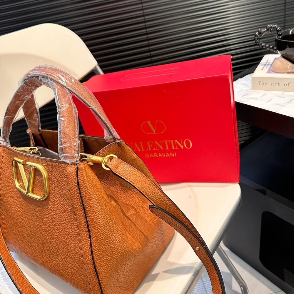 Valentino Garavani Alltime Handbag In Almond 26Cm 5W2B0Q18Imz Zg1 - Image 5