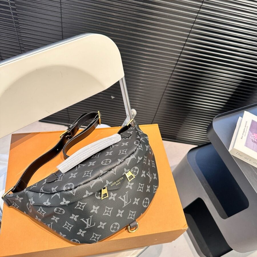 Alternative view of Louis Vuitton Discovery Bumbag PM Monogram Eclipse Black 39Cm M46035