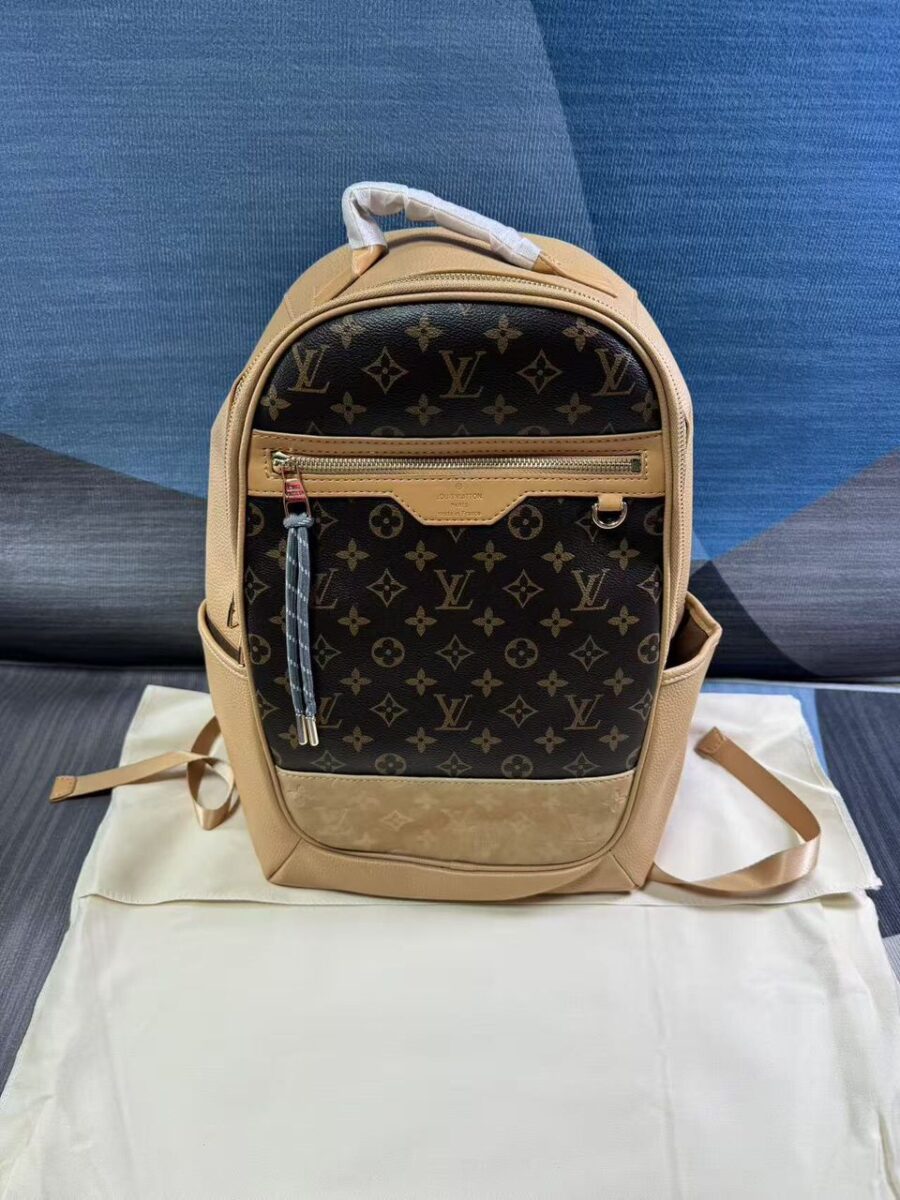 Alternative view of Louis Vuitton Outdoor Backpack 44Cm M12624
