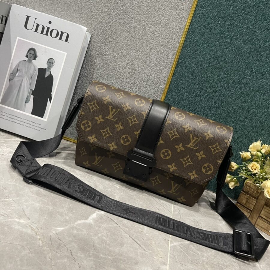 Alternative view of Louis Vuitton S Cape Messenger Monogram Brown 28Cm