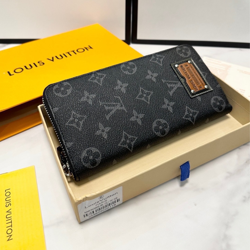 Louis Vuitton Vertical Wallet Monogram Black 20cm - Image 3