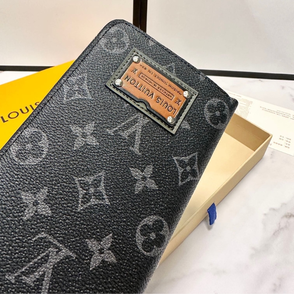 Louis Vuitton Vertical Wallet Monogram Black 20cm - Image 5