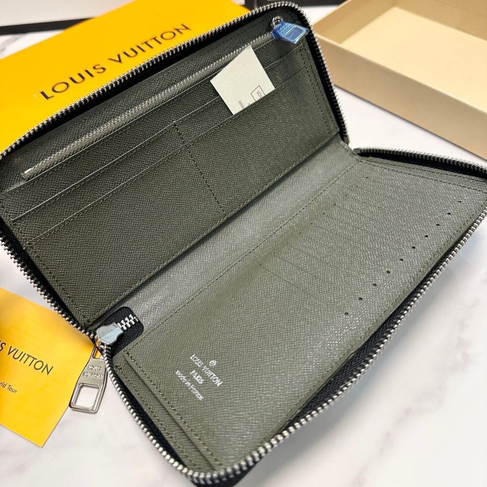 Louis Vuitton Vertical Wallet Monogram Black 20cm - Image 8