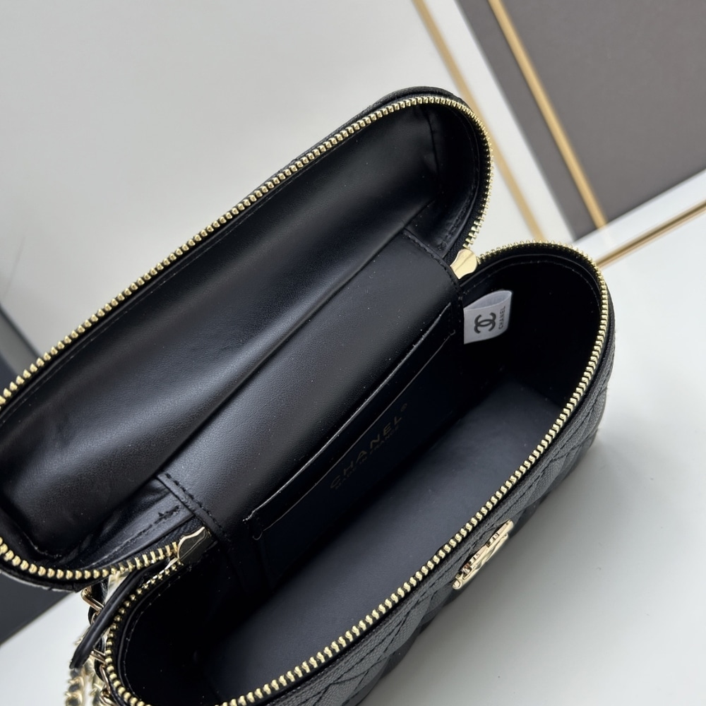 Chanel 25C Vanity With Chain Gold Hardware Black 19Cm - Image 8