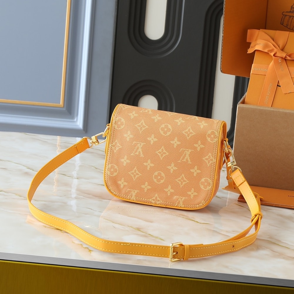 Louis Vuitton Montsouris Messenger Monogram Yellow 20cm M12694 - Image 5