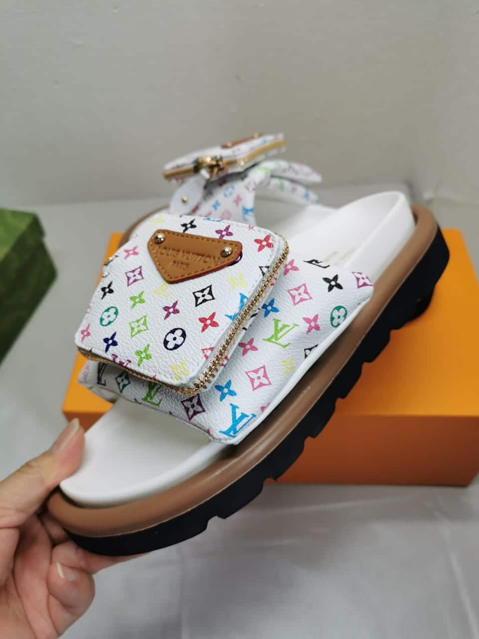 Louis Vuitton X Takashi Murakami Pool Pillow Flat Comfort Mule Blanc 1AGVQW - Image 4
