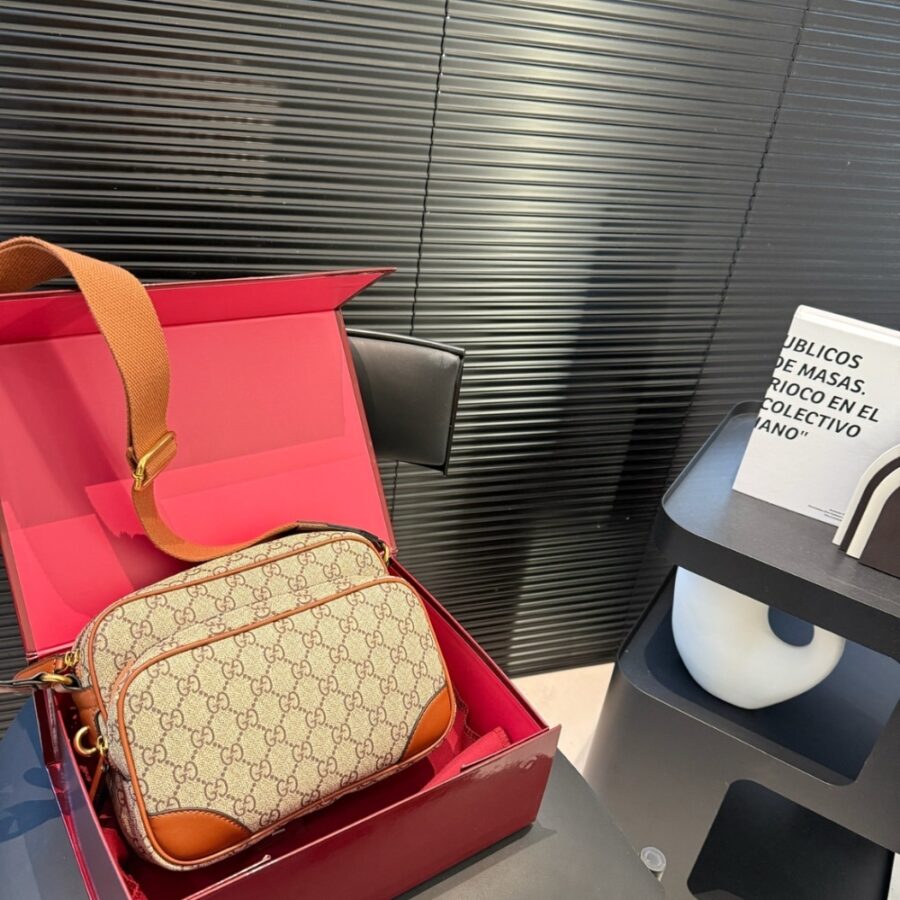 Alternative view of Gucci GG Emblem Medium Crossbody Bag Beige And Brown 23Cm 821160 FAED3 9786