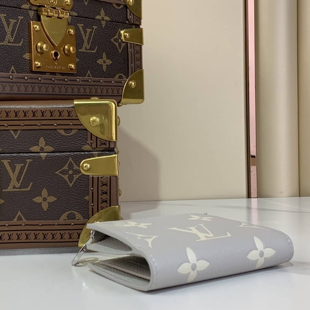 Louis Vuitton Lisa Wallet Bicolor Monogram Brume Gray 11Cm M13797 - Image 4