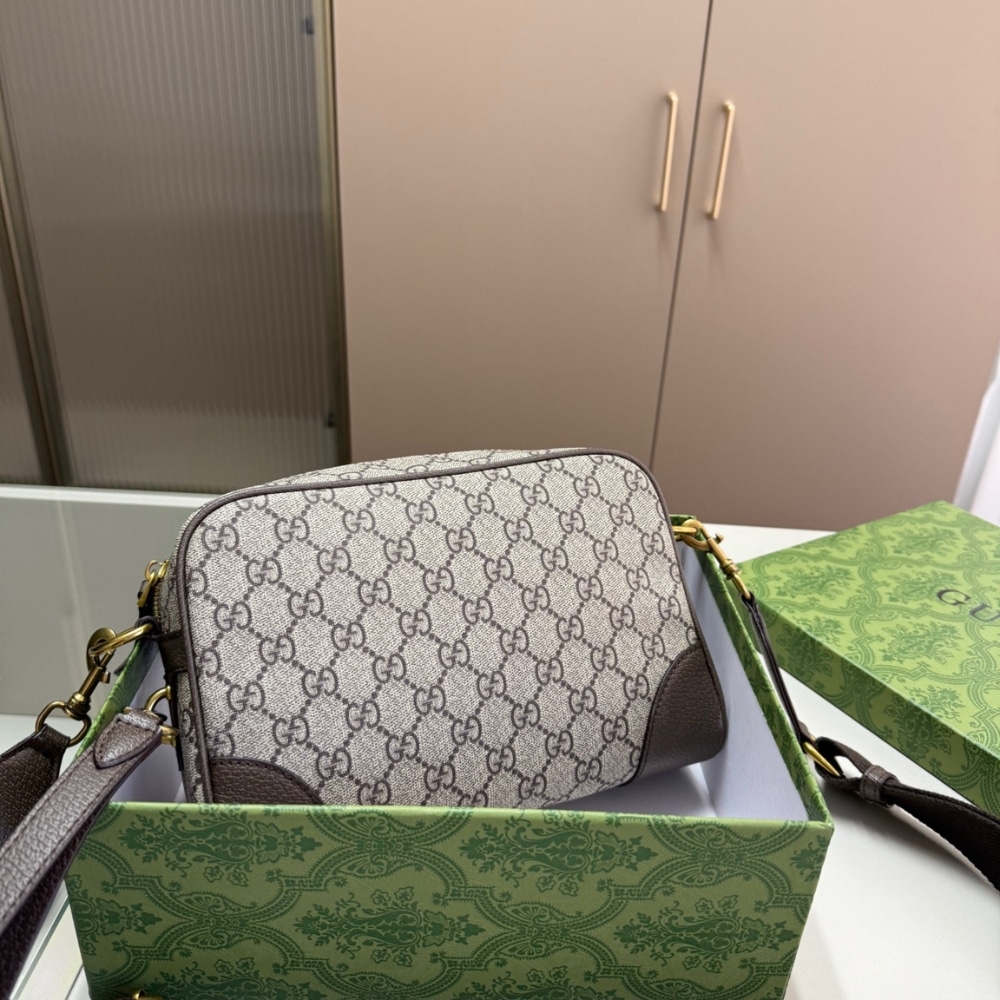 Gucci GG Emblem Small Crossbody Bag Grey And Dark Brown 23Cm - Image 3