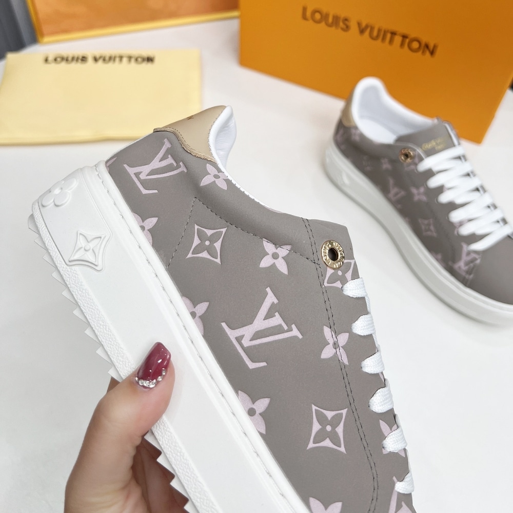 Louis Vuitton Time Out Sneaker Grey 1AGUVW - Image 4