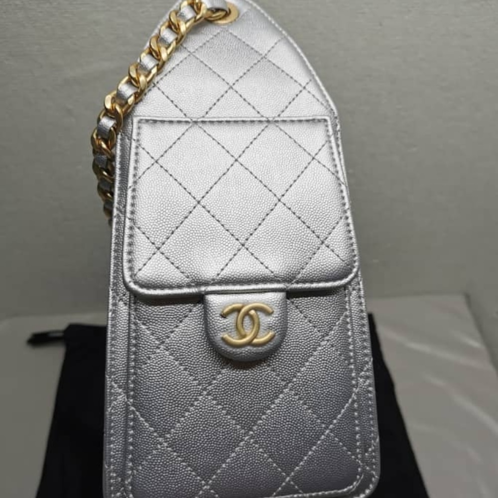 Chanel 25 Small Handbag Metallic Grained And Gold Tone Metal Silver 26cm AS5293 B20405 NZV67 - Image 4