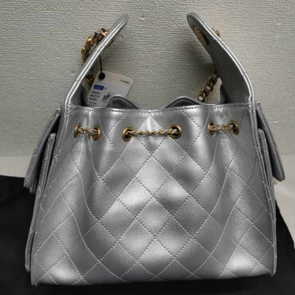 Chanel 25 Small Handbag Metallic Grained And Gold Tone Metal Silver 26cm AS5293 B20405 NZV67 - Image 6