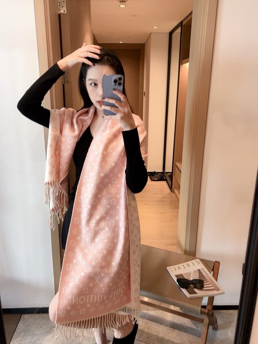 Alternative view of Louis Vuitton Echarpe Game On Scarf Pink