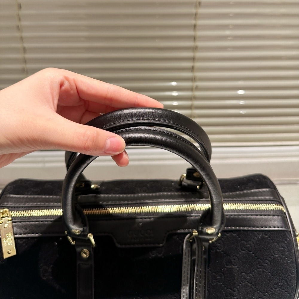 Gucci Small Jumbo GG Canvas Duffle Bag Black 30Cm - Image 3