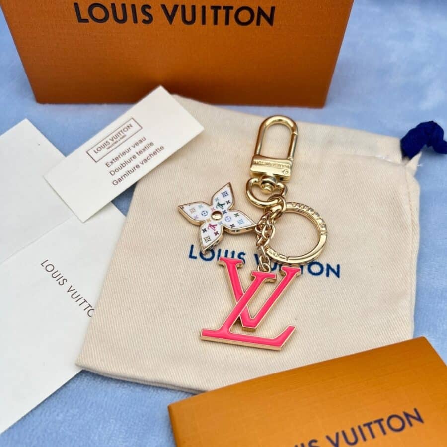 Alternative view of Louis Vuitton X Murakami Lv Iconic Monogram Multicolor Key Holder Fuchsia M02466