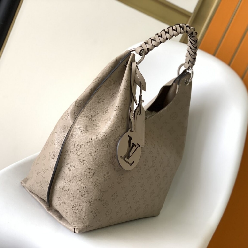 Louis Vuitton Carmel Mahina Leather Galet Grey 40cm M21775 - Image 4