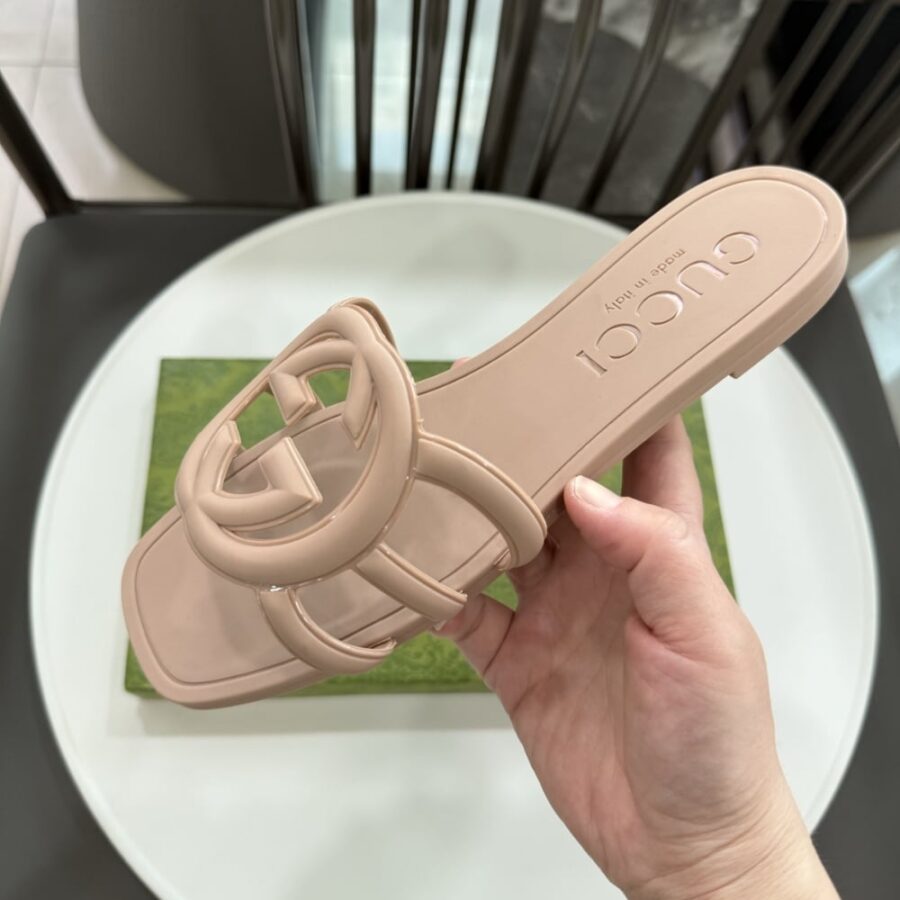 Alternative view of Gucci Women's Interlocking G Slide Sandal Light Beige 780307 J8700 2526