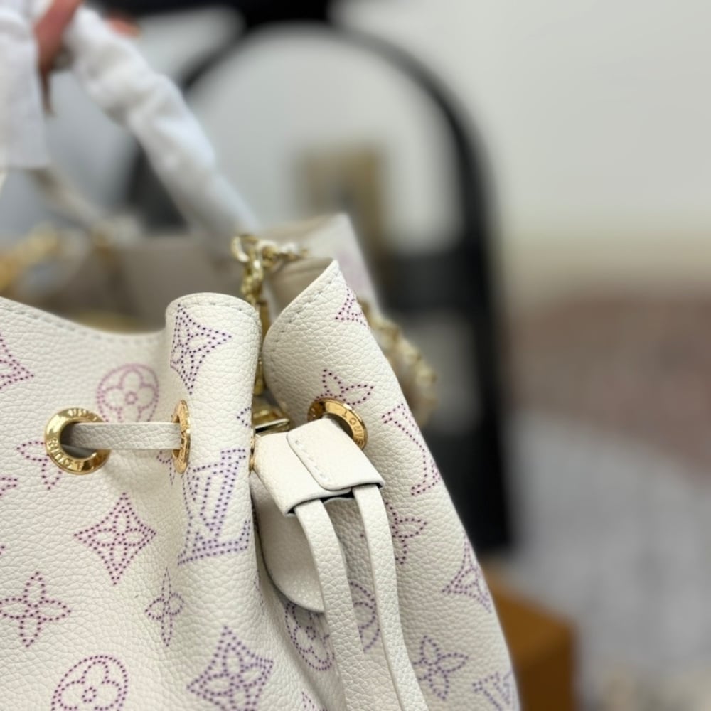 Louis Vuitton Bella Tote Dream Cream 33Cm M15116 - Image 8