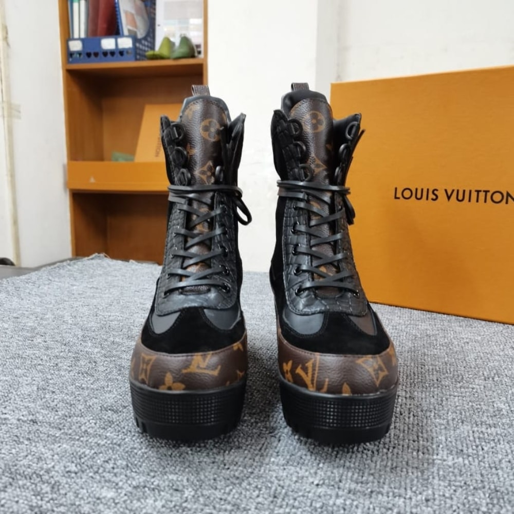 Louis Vuitton Laureate Boots Black - Image 3
