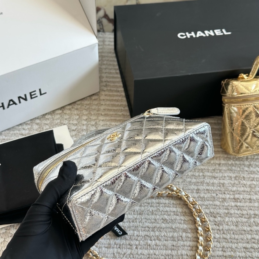 Chanel Vanity Case With Chain Metallic Silver 20Cm - Image 4
