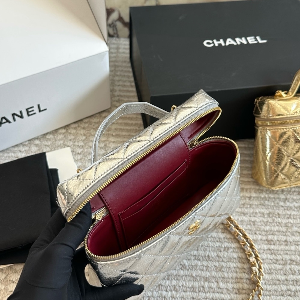 Chanel Vanity Case With Chain Metallic Silver 20Cm - Image 6