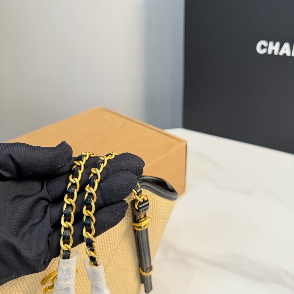 Chanel Small Shopping Bag Braided Raffia Effect Canvas And Gold Tone Metal In Beige 20Cm - Image 8