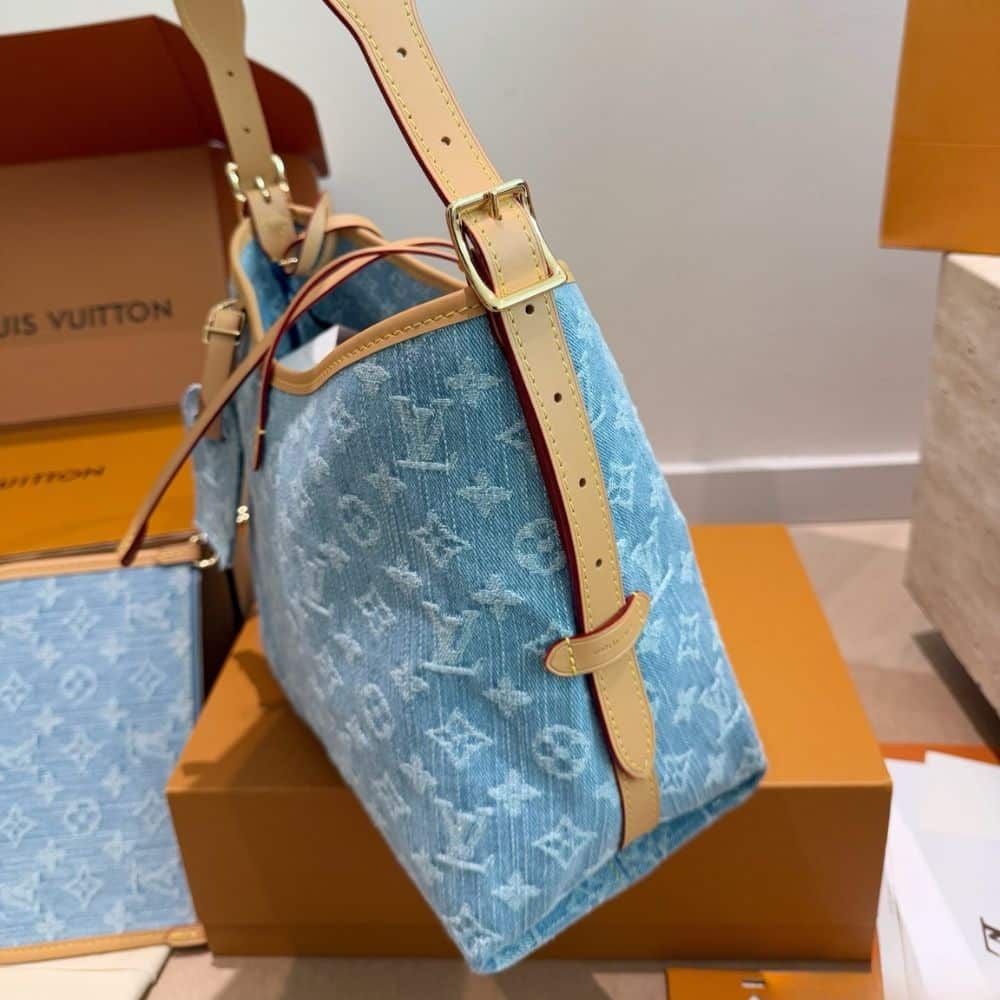 Louis Vuitton Carryall PM Blue 30Cm - Image 4