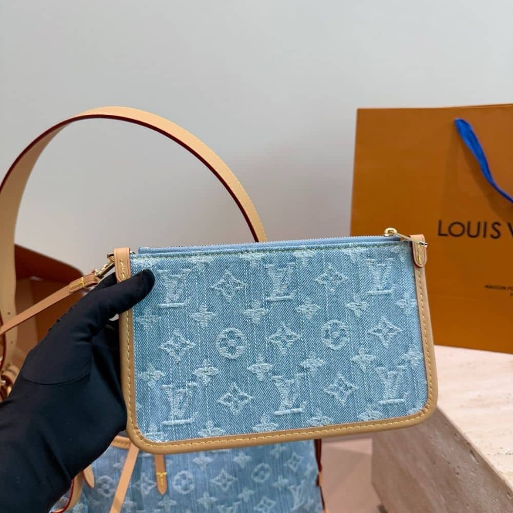 Louis Vuitton Carryall PM Blue 30Cm - Image 6