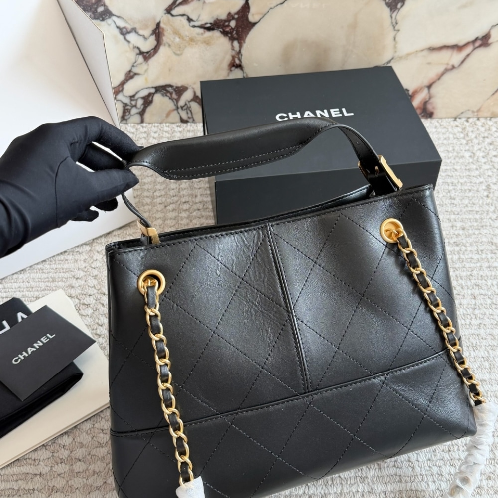 Chanel 25A Hobo Bag Gold Tone Hardware Black 28Cm - Image 4